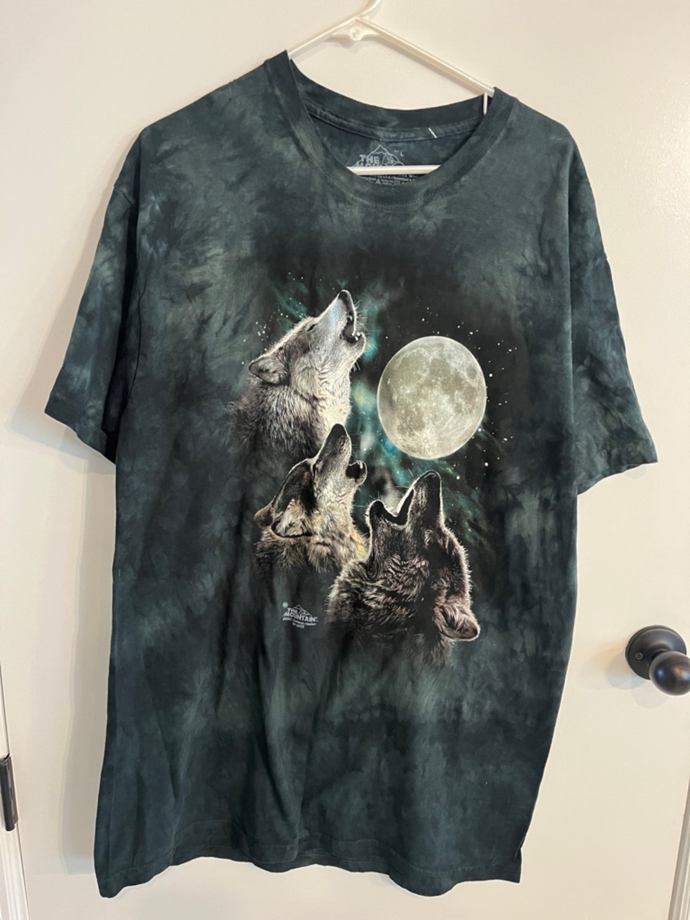 Men’s Size Large The Mountain Three Wolves Tie Dyed T Shirt
